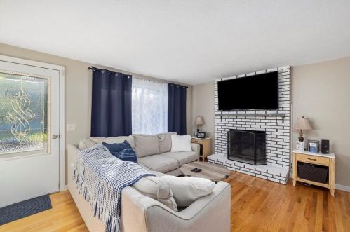 29 Mary Beth Dr, Warwick, RI 02886 exterior