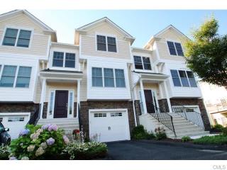 1105 Woodland Hills Dr, Bridgeport, CT 06611 exterior