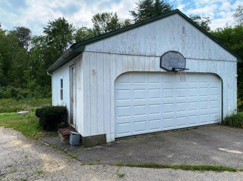 121 Depot Rd, East-Kingston, NH 03827 exterior