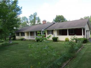 1008 Middle Pownal Rd, Bennington, VT 05201 exterior