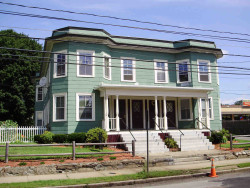 1210 Chestnut St, Newton, MA 02465 exterior