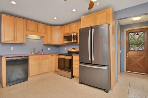 35 South Cir, Beacon Falls, CT 06403 exterior