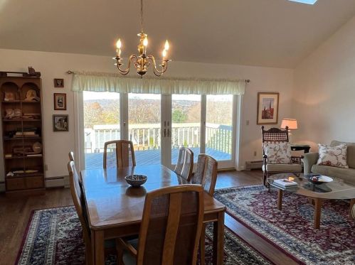 20 Crestview Ln, Waterbury, CT 06708 exterior