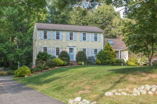 15 Bartlett Rd, Hampstead, NH 03841 exterior