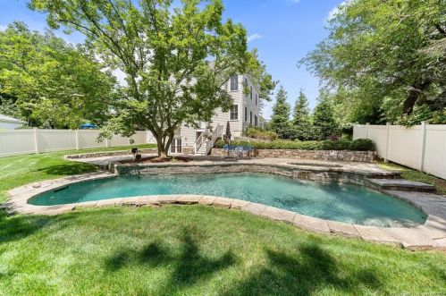 28 Long Lots Rd, Westport, CT 06880 exterior