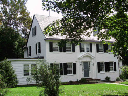 75 Pickwick Rd, Newton, MA 02465 exterior