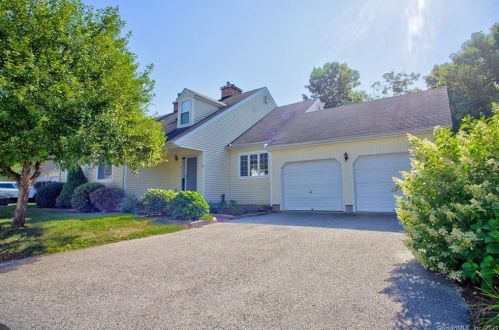 9 Mohegan Sq, North-Windham, CT 06250 exterior