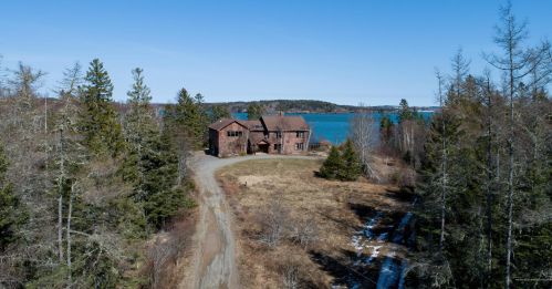 957 Lubec Rd, Lubec, ME 04652 exterior