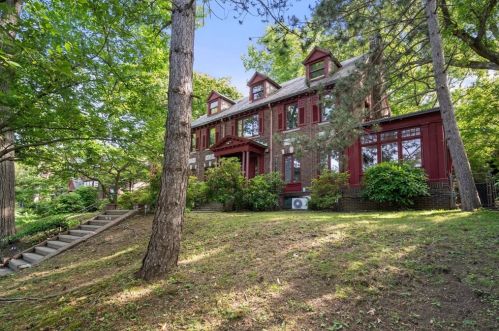 26 Beacon St, Roxbury Xing, MA 02108 exterior