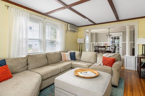 30 Benedict Rd, Warwick, RI 02888 exterior