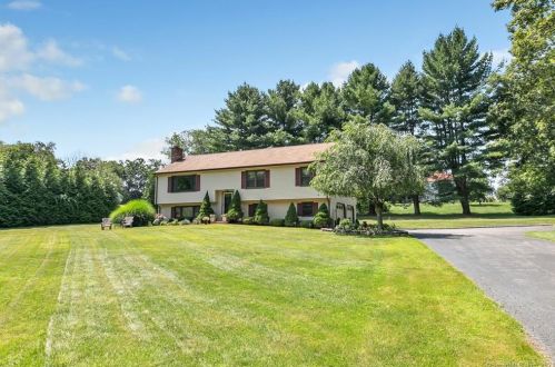 91 Woodlawn Rd, Upper Stepney, CT 06468 exterior