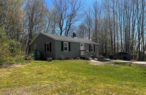 405 Deerfield Rd, Candia, NH 03034 exterior