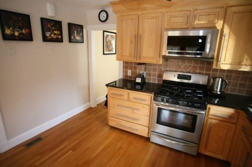 18 John St, Newton, MA 02459 exterior
