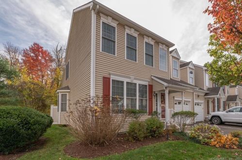 34 Fieldstone Ct, North-Haven, CT 06473 exterior
