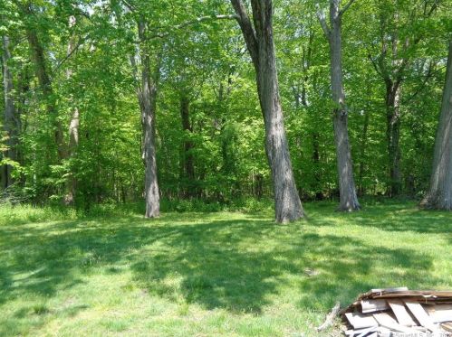 824 Mansfield City Rd, North-Windham, CT 06250 exterior