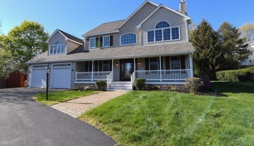 4 Helen Dr, Dracut, MA 01826 exterior