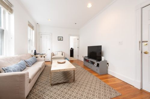 19 Revere St, Roxbury-Xing, MA 02130 exterior