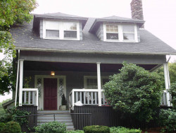 898 Chestnut St, Newton, MA 02468 exterior