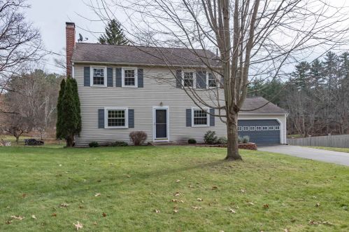4 Sheffield Rd, Nashua, NH 03062 exterior