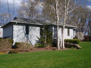 74 Sturbridge Dr, Warwick, RI 02886 exterior