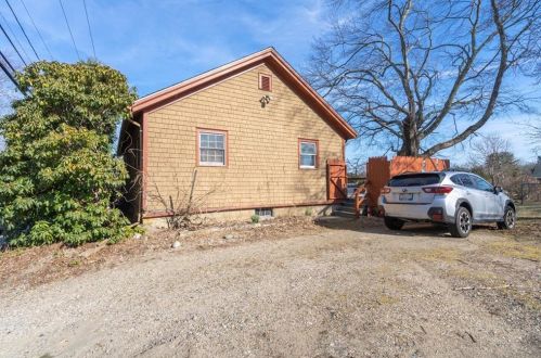 1010 Frenchtown Rd, Warwick, RI 02818 exterior