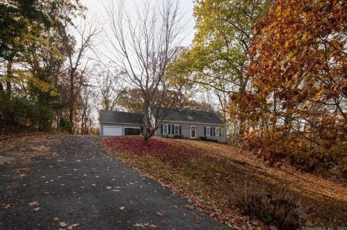 7 Stony Brook Ter, Huntington, CT 06484 exterior