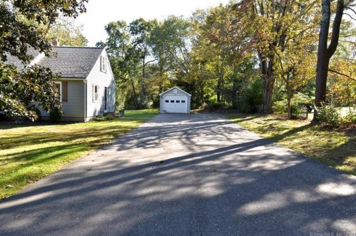 35 Hodge Rd, East-Hampton, CT 06447 exterior