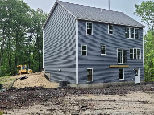 29 Old Manchester Rd, Candia, NH 03034 exterior