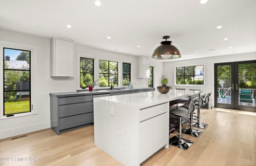 74 Willowmere Cir, Riverside, CT 06878 exterior