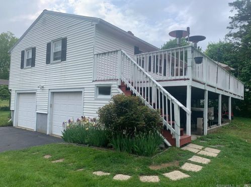 18 Deerfield Dr, Seymour, CT 06483 exterior