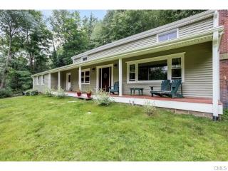 185 Hanover Rd, Newtown, CT 06470 exterior