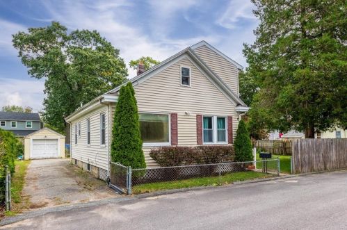 90 Byron Blvd, Warwick, RI 02888 exterior