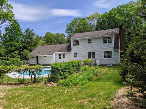 135 Amesbury Rd, Hopkinton, NH 03229 exterior