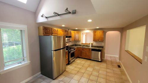 16 Old Coach Rd, Londonderry, NH 03053 exterior