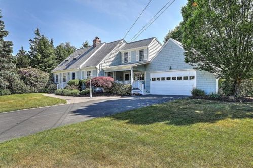 11 Wedgewood Dr, Valley Falls, RI 02864 exterior