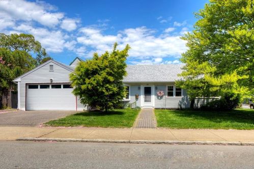80 Connection St, Newport, RI 02840 exterior