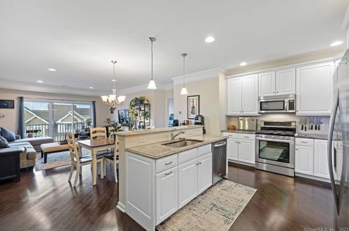 525 Center Meadow Ln, Danbury, CT exterior