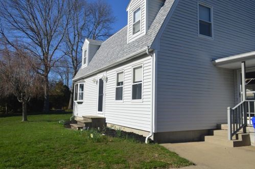 2 Justin St, Warren, RI 02885 exterior