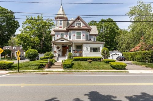 17 Hillside Ave, Amesbury, MA 01913 exterior