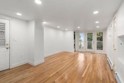 431 6Th St, Roxbury-Xing, MA 02127 exterior