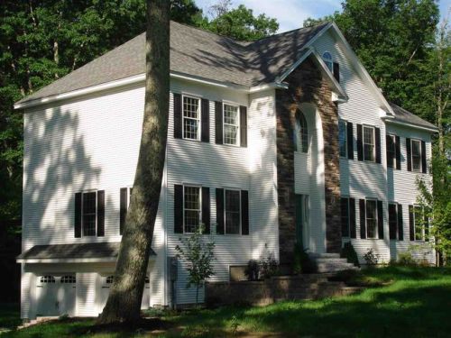 3 Kinneret Dr, Kingston, NH 03848 exterior