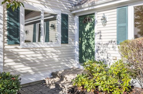 16 Ridge Rd, Mashpee, MA 02649 exterior