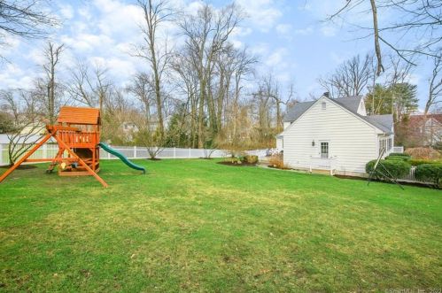 59 Elm Pl, New-Canaan, CT 06840 exterior