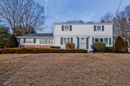 3 Quaker Ln, Enfield, CT 06082 exterior