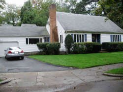 4 York Rd, Newton, MA 02468 exterior