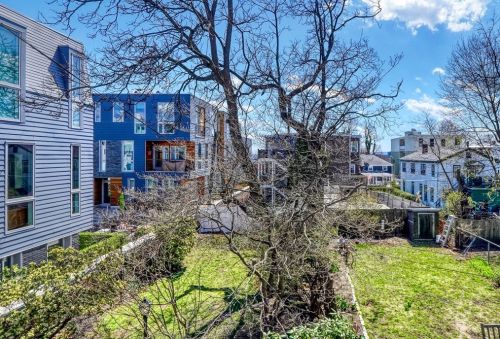 809 5Th St, Roxbury-Xing, MA 02127 exterior