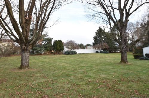 34 Knollwood Rd, Hartford, CT 06111 exterior