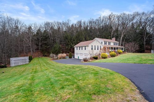 49 Lexington Dr, Hampstead, NH 03841 exterior