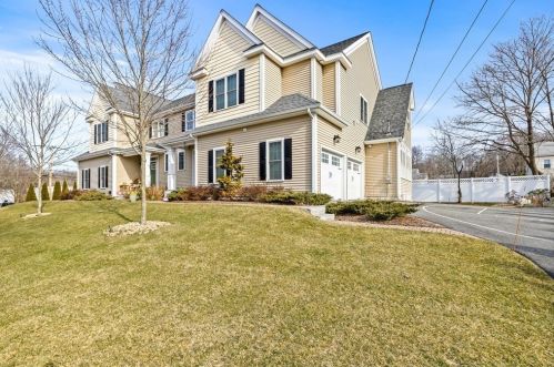 4 Walkup Ct, Natick, MA 01760 exterior
