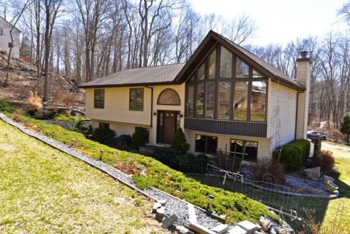 31 Silvermine Rd, Brookfield Center, CT 06804 exterior